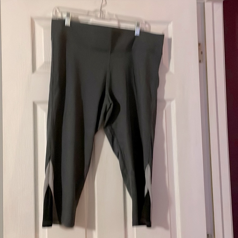 Never worn Victoria Secret sport Capri sweat pants